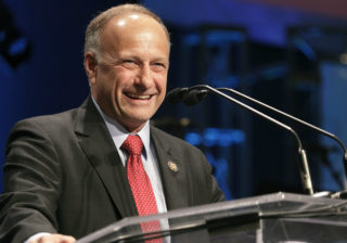 В США конгрессмен назвал всех жителей Земли плодом изнасилования и инцеста