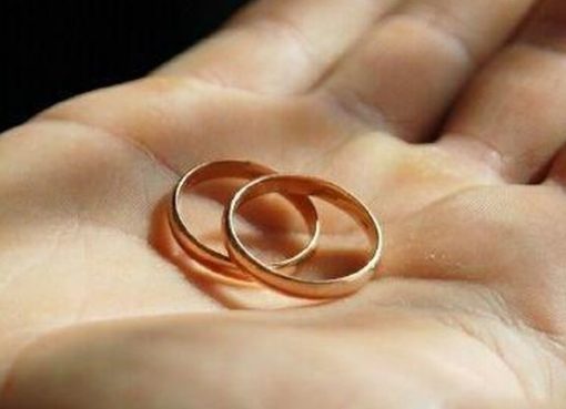 Суд расторг брак девочки 11 лет с мужчиной гораздо старше ее