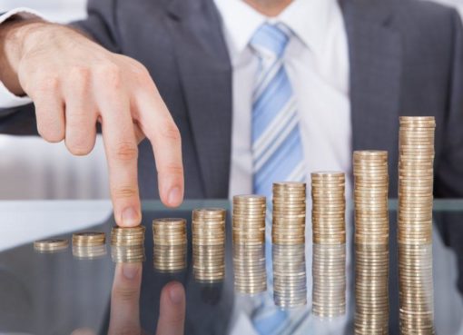 Кому и где больше всего платят в России?