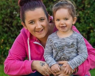 2-летняя девочка прожгла батарейкой пищевод