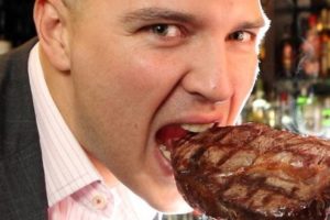 Чтобы спасти Землю, ученый предложил есть людей!