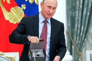 Какие необычные подарки получил Владимир Путин за всю жизнь