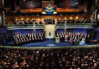 В Стокгольме вручили две Нобелевские премии по литературе