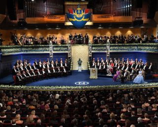 В Стокгольме вручили две Нобелевские премии по литературе