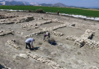 В Турции археологи раскопали монументальные врата
