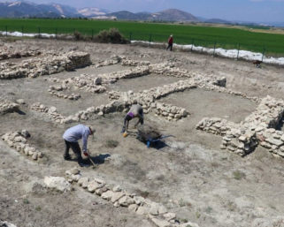 В Турции археологи раскопали монументальные врата