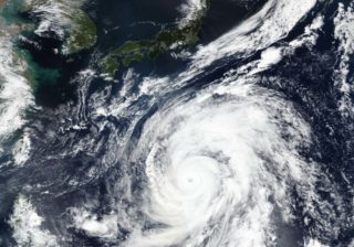 Жуткий тайфун в Японии