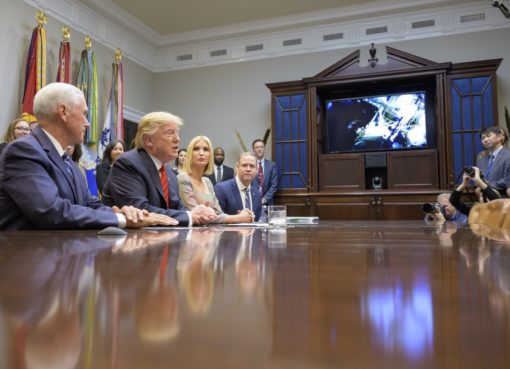 Трамп позвонил в космос