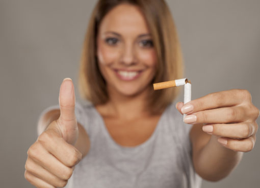 Почему женщинам труднее бросить курить?