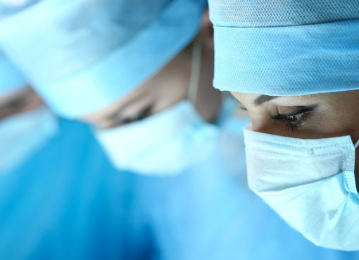 Мужчина 17 лет прожил с иглой в животе