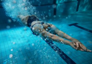 Опасные болезни, которыми можно заразиться в бассейне