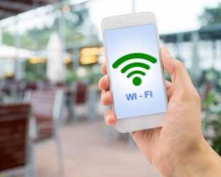 Эксперты рассказали, в чем кроется опасность подключения к бесплатному Wi-Fi