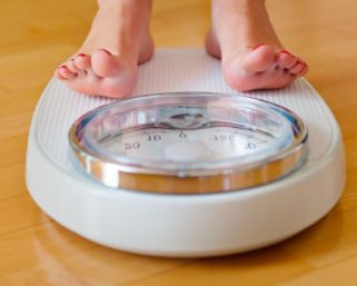 Врачи рассказали, почему люди набирают вес от проживания в однокомнатной квартире