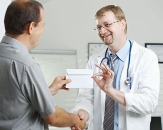 Мифы о платной медицине, из-за которых вы теряете деньги