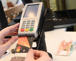 Ведущие банки России прекратили выдавать кредиты в магазинах