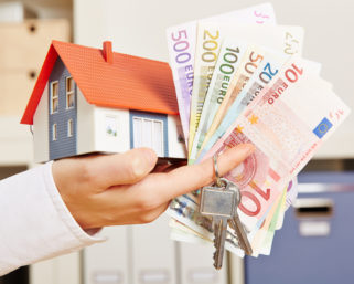 Почему квартиры в России стоят так дорого?