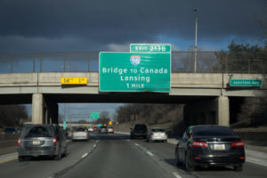 США и Канада договорились закрыть границу