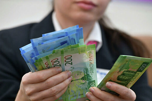 Стало известно, сколько россиян копят на «черный день»