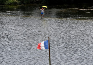 В Париже нашли следы коронавируса в трубах с технической водой