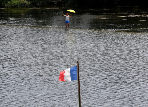 В Париже нашли следы коронавируса в трубах с технической водой