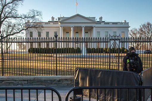 Белый дом на короткое время закрыли из-за протестов
