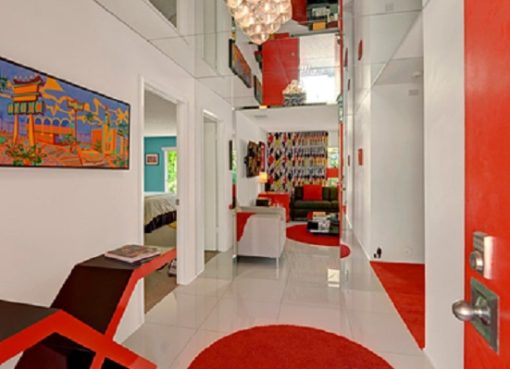 «Дом с красными дверями» Уолта Диснея продан за миллион долларов