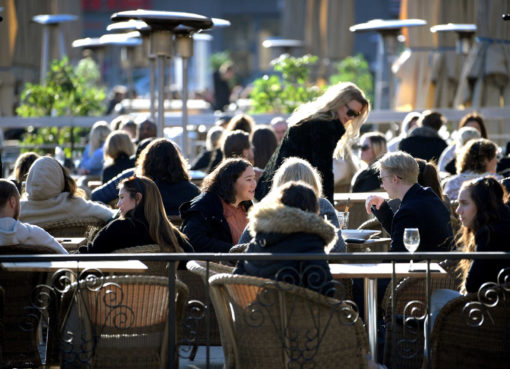 Отказ шведских властей от карантина оказался бесполезным