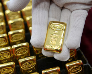 Российские банки начали скупать золото. В чем причины такой активности?