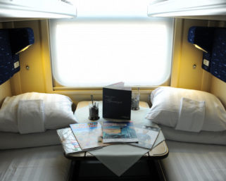 Врач предупредил об опасности перекусов «за компанию» в поезде