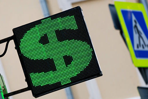 Рубль падает: когда покупать доллар и евро