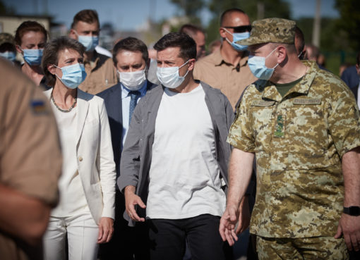 Зеленский попросил о расшифровке минских соглашений