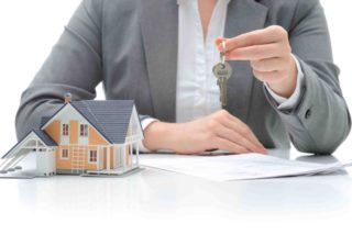 Почему стоит арендовать жилье через агентство недвижимости: мнение специалистов