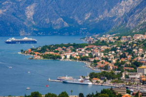 Источник сообщил об отказе Черногории принять российских туристов