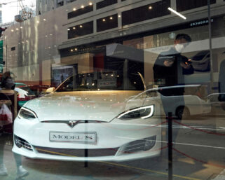 Tesla назвали музой Китая