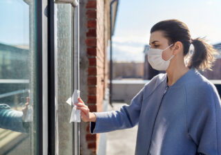 Ложные советы, которые не помогут уберечься от Covid-19