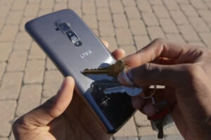 Apple разрабатывает выпуск устройства с самовосстанавливающимся дисплеем