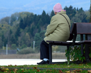 Почему не стоит оставаться в одиночестве после 50 лет